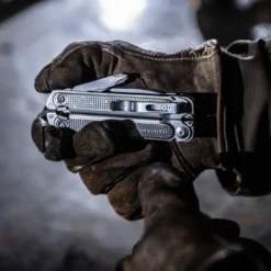 Leatherman "Free P2" -Camping-Ausrüstung Verkaufsgeschäft FREE20P220Welder206