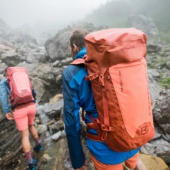 Ortovox "Traverse 28 S" - Blush 9 Ortovox "Traverse 28 S" - Blush -Camping-Ausrüstung Verkaufsgeschäft Z6A8284 S21 TRAVERSE20DRY Dachstein HansiHeckmair MedRes