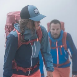 Ortovox "Traverse 28 S" - Blush 10 Ortovox "Traverse 28 S" - Blush -Camping-Ausrüstung Verkaufsgeschäft Z6A8745 S21 TRAVERSE20DRY Dachstein HansiHeckmair MedRes 1